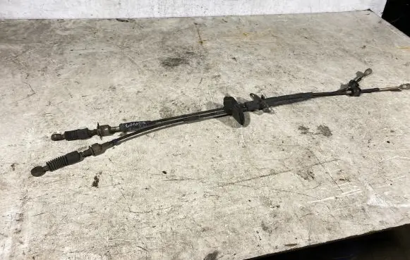 Mitsubishi Grandis Gear shift cable linkage