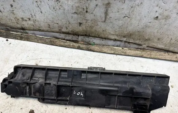 BMW 3 E90 E91 Radiator mount bracket 17107524914