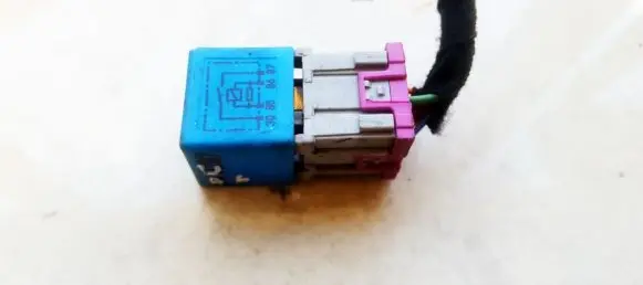 Audi A6 S6 C5 4B Other relay 8D0951253A