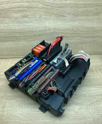 Opel Vectra C Fuse module 13112914 519049027