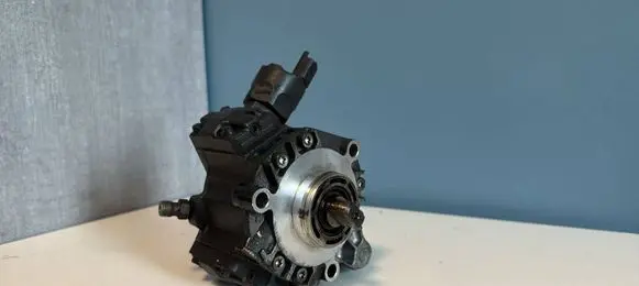 Volvo V50 Fuel injection high pressure pump 9685705080 5WS40380