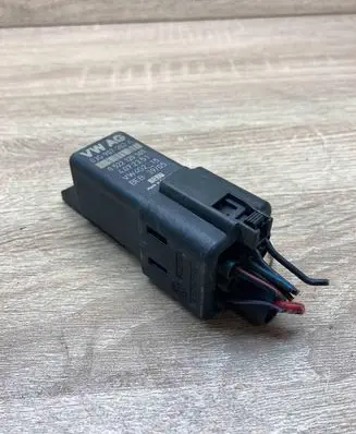 Seat Leon (1P) Glow plug pre-heat relay 03G907282A 0522120505