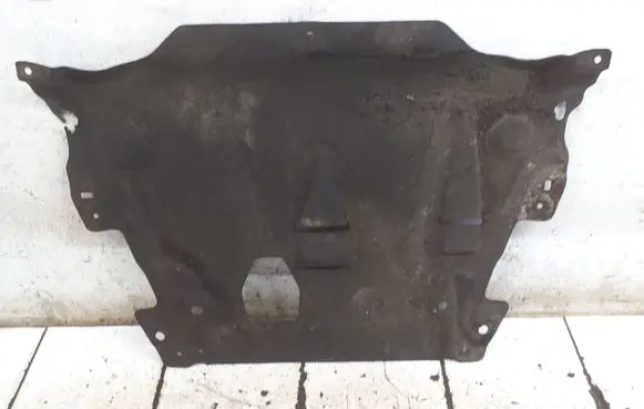 Volvo V70 Engine splash shield/under tray