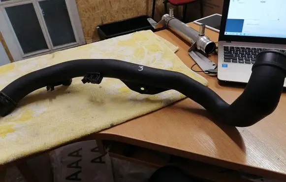 Ford Galaxy Intercooler hose/pipe 7M0145958D 95VW10C352CC