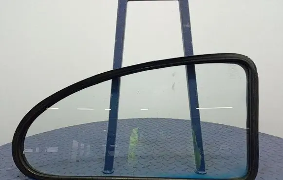 Volkswagen New Beetle Rear side window