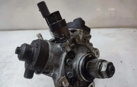Audi A5 8T 8F Fuel injection high pressure pump 059130755CA 0445010683