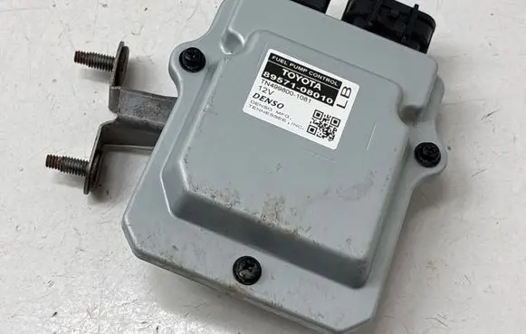 Toyota Highlander XU70 Fuel injection pump control unit/module 8957108010