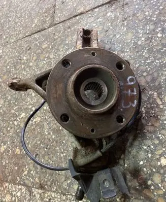 Citroen C4 I Front wheel hub