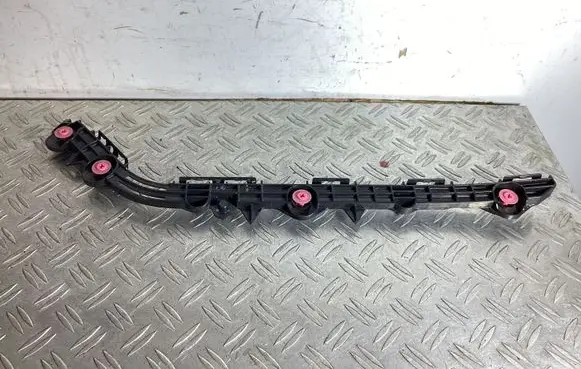 Rear bumper mounting bracket