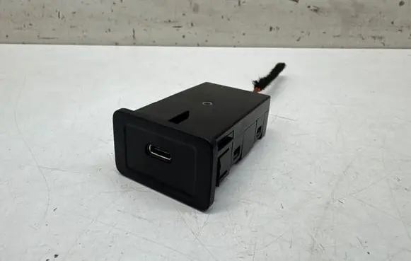 Mercedes-Benz GLB x247 USB socket connector A2478208602