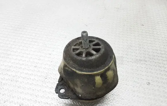 Volkswagen Touareg I Engine mount bracket 7L6199131A