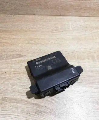 Audi A3 S3 8P Gateway control module 1K0907530D