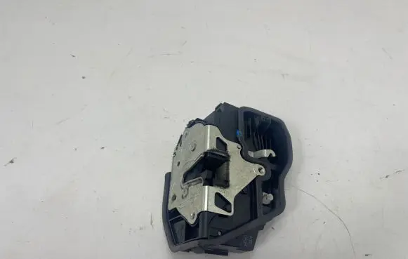 BMW 4 F36 Gran coupe Front door lock 7202150