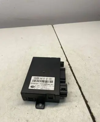 Mercedes-Benz C W203 Tow bar relay 0295456732 5DS00810200