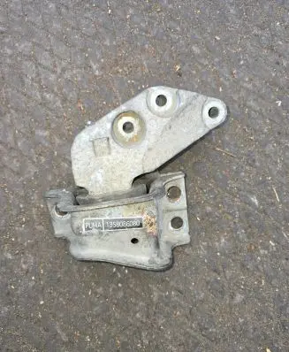 Peugeot Boxer Engine mount bracket 1358086080