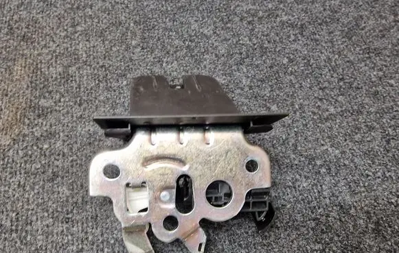Audi A3 S3 8V Tailgate/trunk/boot lock/catch/latch 8R0827505A