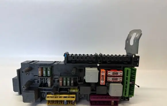 Mercedes-Benz C W204 Fuse box set A2129020207 2049060305 2049019702