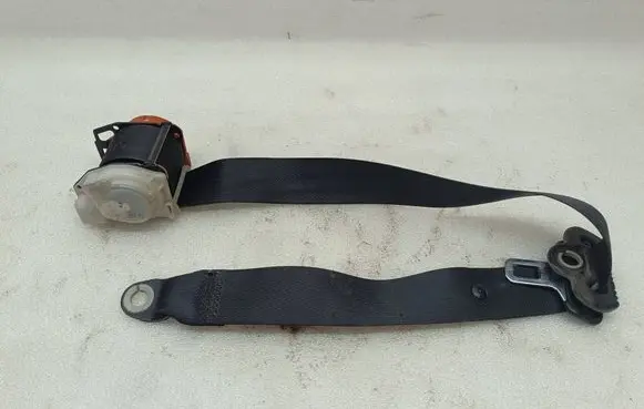 Suzuki Grand Vitara II Rear seatbelt 8496065J0 05192006MAW TKAB0EP527