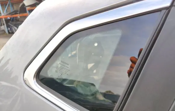 Nissan Qashqai Rear side window 43R001583