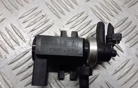 Audi A3 S3 8L Vacuum valve 1J0906627