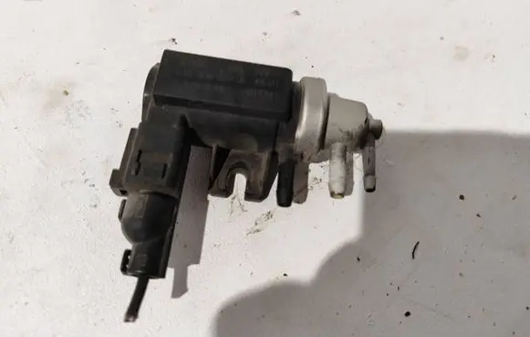 Volkswagen Golf IV Turbo solenoid valve 1J0906627B 01T341 72290345