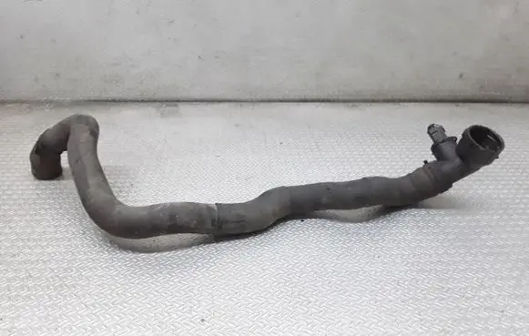Volkswagen Touran I Engine coolant pipe/hose