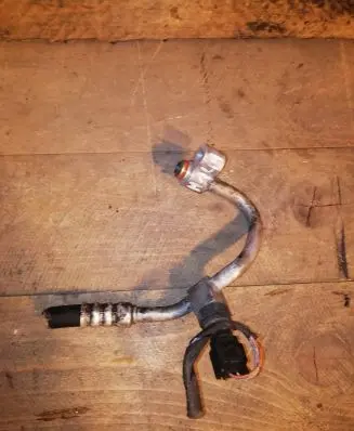 Mercedes-Benz E W211 Air conditioning (A/C) pressure sensor A2038300372