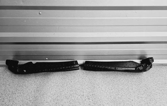 Maserati Quattroporte Front bumper foam support bar 
