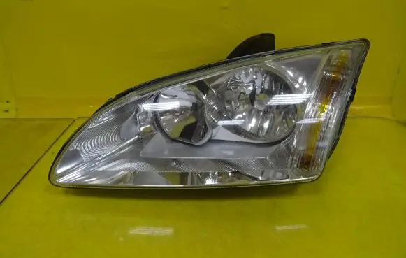 Ford Focus Headlight/headlamp 4M51-13W030-AC