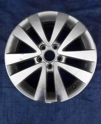 Volkswagen Golf VI R17 alloy rim 