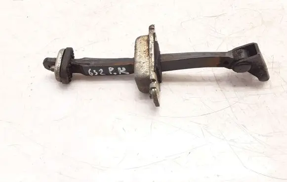 Chevrolet Captiva Front door check strap stopper