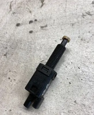 Audi A4 S4 B5 8D Brake pedal sensor switch 811907