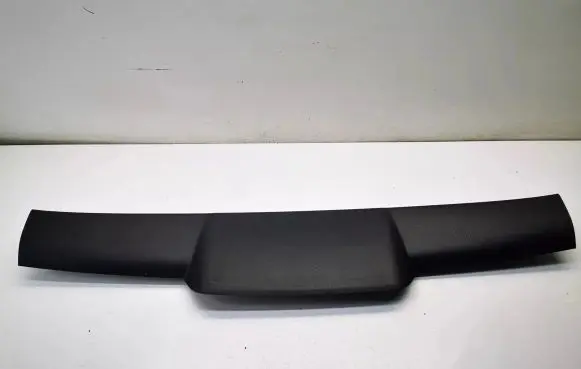 Tailgate trim
