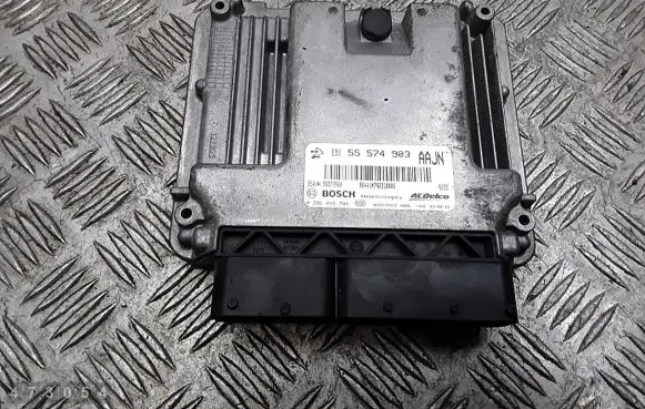 Opel Insignia A Engine control unit/module 555749030281016704