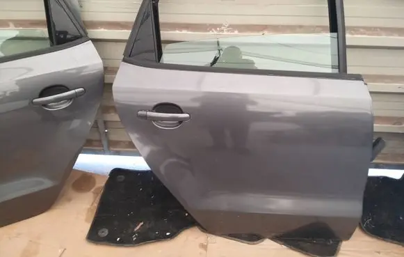 Volkswagen Polo V 6R Rear door LD7R