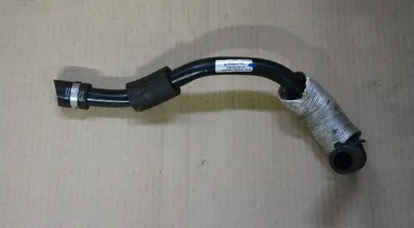 Volkswagen Touareg II Engine coolant pipe/hose 7P6422881N