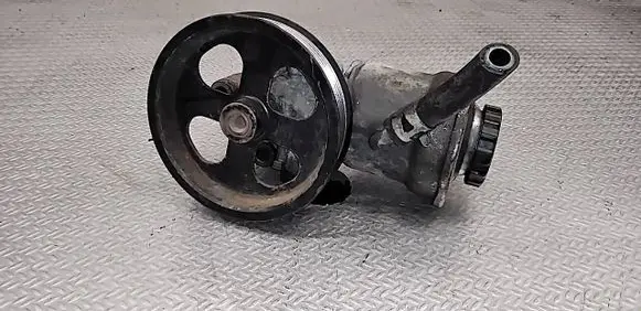 Toyota Avensis T250 Power steering pump 
