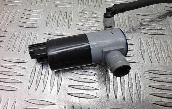 Volvo V40 Windscreen/windshield washer pump 101987300