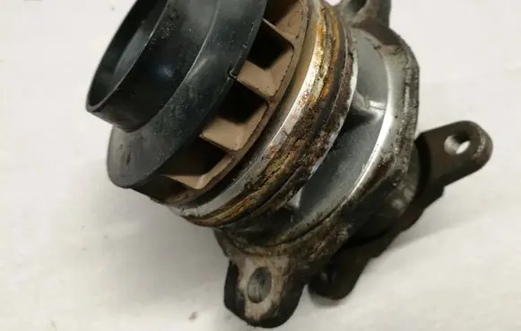 Nissan X-Trail T31 Water pump 8200332040
