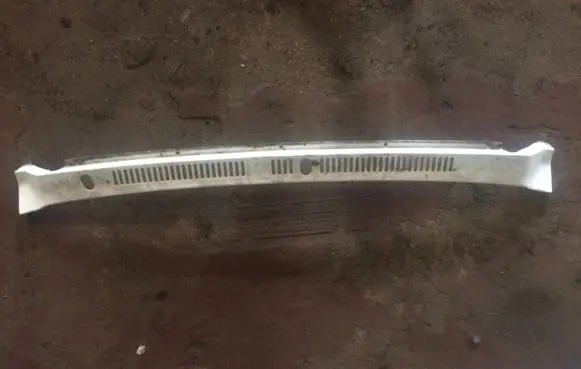 Nissan Patrol 260 Windshield trim 