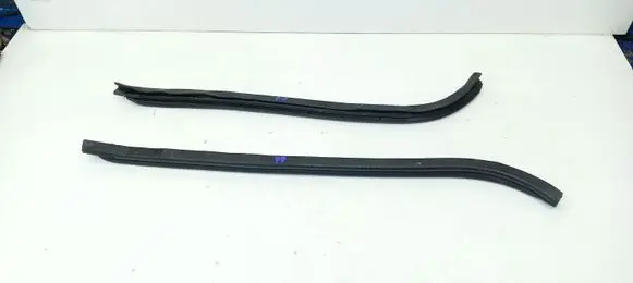 Mitsubishi 3000 GT Front door rubber seal 