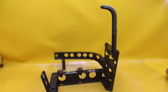 Audi A8 S8 D2 4D Fender mounting bracket 4D0821138