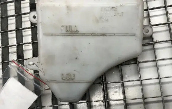 Suzuki SX4 Coolant expansion tank/reservoir