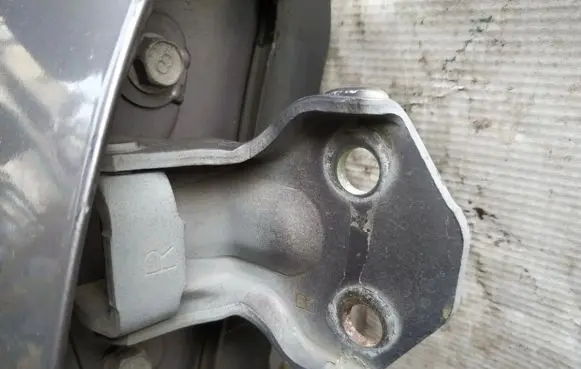 Mazda Xedos 6 Front door upper hinge