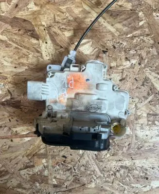 Audi A4 S4 B7 8E 8H Front door lock