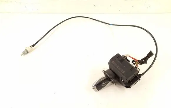 Mercedes-Benz C W204 Ignition lock 2079057201 2045451008