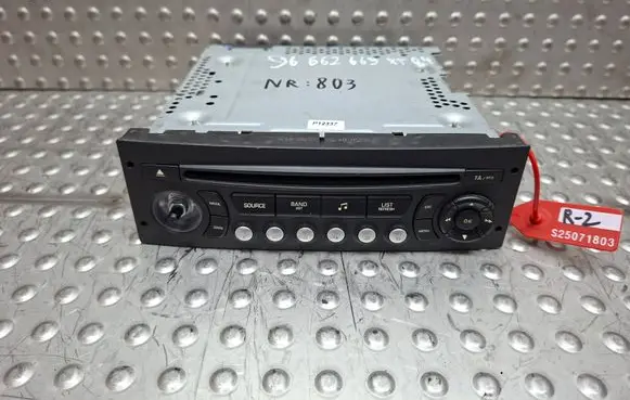 Radio/CD/DVD/GPS head unit