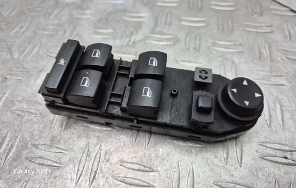 BMW 5 E60 E61 Electric window control switch 6939090