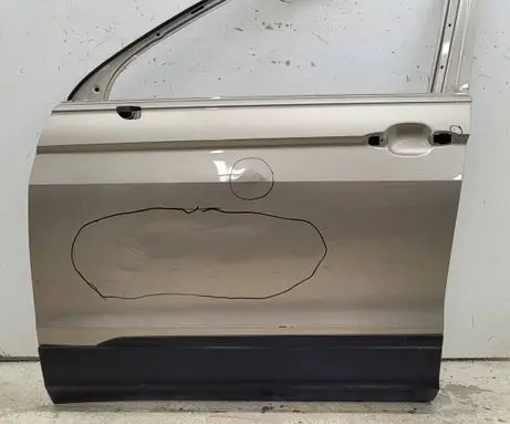 Volkswagen Tiguan Front door 5NA831311C