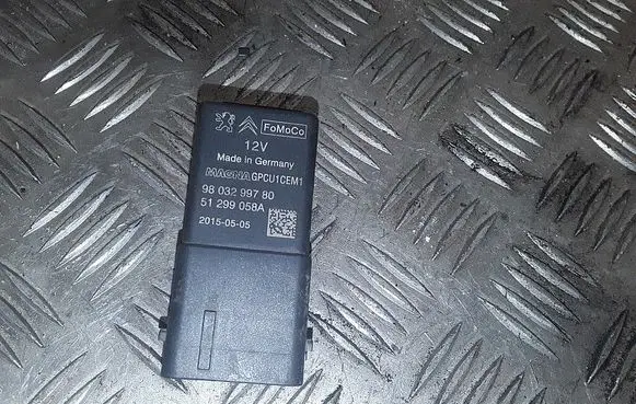 Peugeot 508 Glow plug pre-heat relay 9803299780